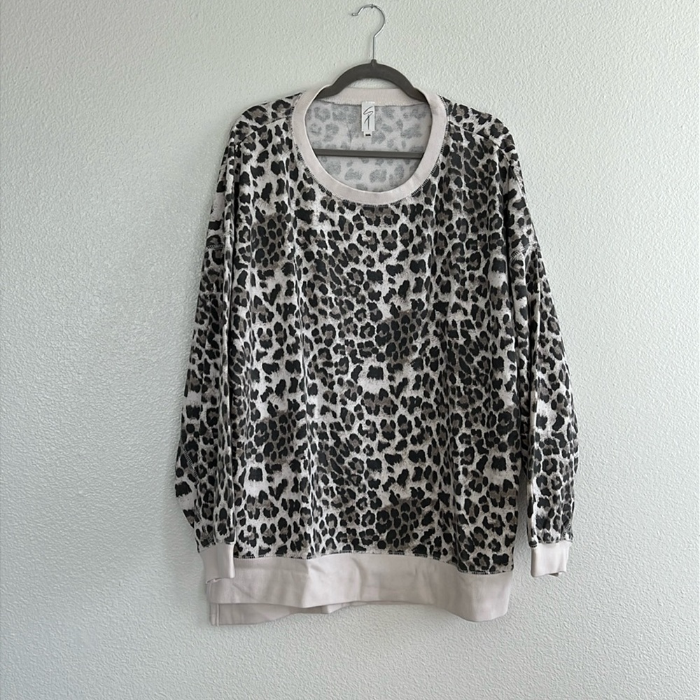 Cream and gray animal print sweater, size XXXL